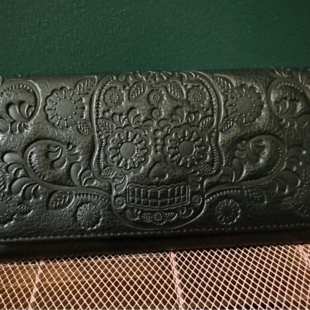 Loungefly skull wallet